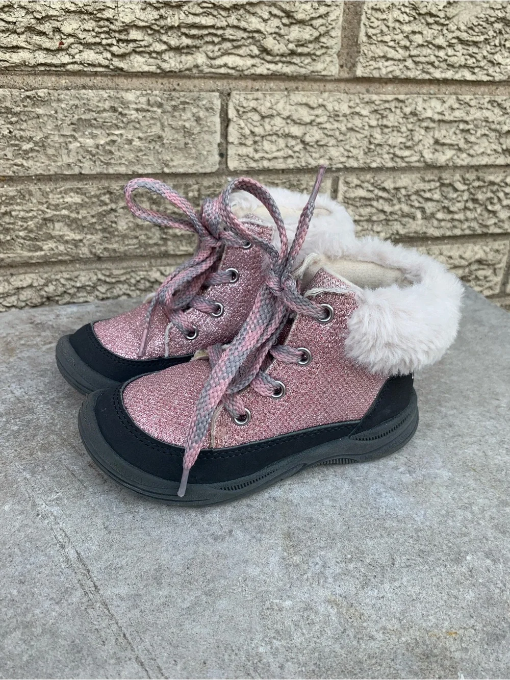 OshKosh BGosh Toddler Girls Ankle Winter Boots Size 8 Pink Black Faux Fur Trim